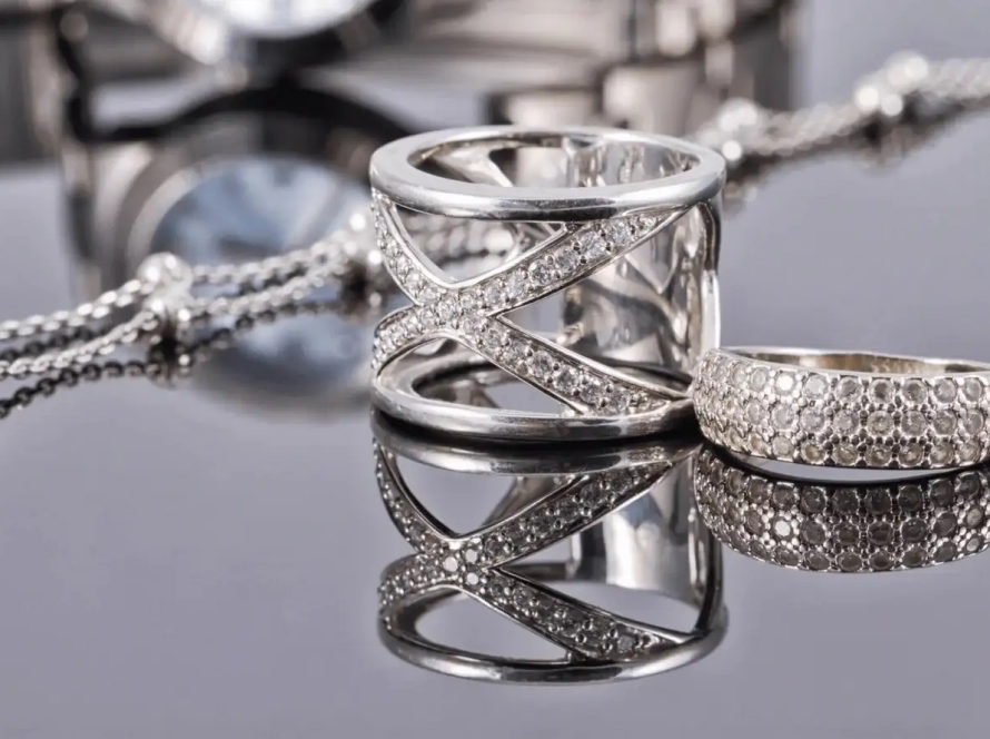 trendy w srebrnej biżuterii wiosna lato srebro na topie